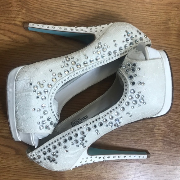 Betsey Johnson Shoes - Betsey Johnson ivory, lace & rhinestone high heel